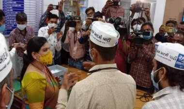 સુરત : AAP ના કોર્પોરેટરો સામે મેયરની પીપુળી ના વાગી.....છેવટે તૂ  તૂ...મેં મેં..કરી મેયરે બે હાથ જોડ્યા, જુઓ વિડીયો