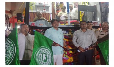 સુરત : ધારાસભ્ય સંદીપભાઈ દેસાઈએ 10 સ્લીપર, 6 લક્ઝરી અને 17 મીની બસોને લીલી ઝંડી આપી પ્રસ્થાન કરાવ્યું