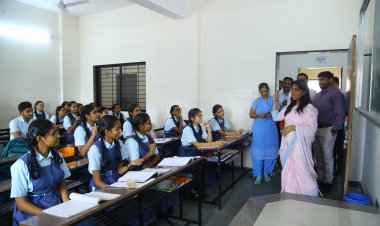 સુરત : SMC કમિશ્નર શાલીની અગ્રવાલે સુમન હાઈસ્કૂલ નં 19 ની ઓચિંતી મુલાકાત લીધી