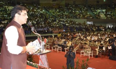 સુરત : શિક્ષણમંત્રી નું ભાષણ શરૂ થતાં જ શિક્ષકોએ ચાલતી પકડી ! જાણો સમગ્ર વિગત