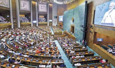 ઐતિહાસિક ઘડીએ નારી શક્તિને વંદન