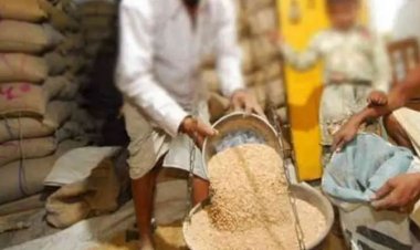 ગરીબોને અપાતા કોળિયાનો સોદો! ગુજરાતમાં અહીં ફરી ઝડપાયું સરકારી અનાજનું મસમોટું કૌભાંડ