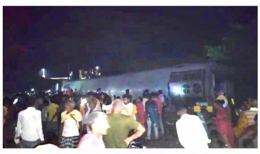 બિહાર :  બક્સરમાં નોર્થ ઈસ્ટ એક્સપ્રેસના 5 ડબ્બા પાટા પરથી નીચે ઉતરી ગયા