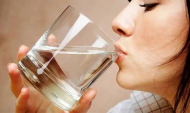 જમ્યા બાદ તરત જ પાણી પીવાની ટેવ છે? તાત્કાલિક કરી દેજો બંધ, નહીંતર ઉભી થશે 5 ગંભીર સમસ્યા