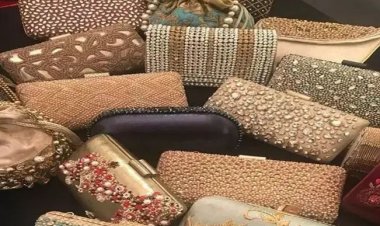 ક્લાસિ લુક આપવા માટે આ 3 કલ્ચ બેગને સાડી સાથે કરો સ્ટાઈલ