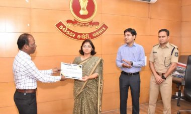 વલસાડ જિલ્લામાં શ્રેષ્ઠ કામગીરી કરનાર ૬ સરકારી કચેરીઓને સન્માનિત કરાઈ