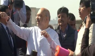 પતંગ ચગાવવા અમિત શાહ વેજલપુરના ધાબે પહોંચ્યા, કાર્યકર્તાઓ સાથે મનાવી ઉત્તરાયણ