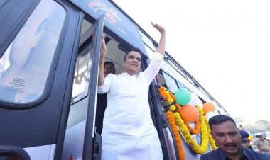 સુરત : વાહન વ્યવહાર મંત્રી હર્ષ સંઘવીએ એક સાથે 100 નવીન એસ.ટી બસોનું લોકાર્પણ કર્યું