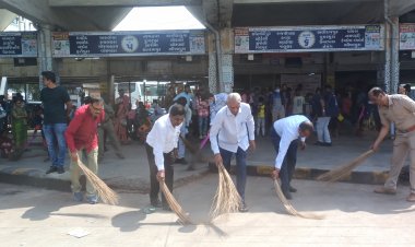 સુરત : PM મોદીના જન્મદિવસ નિમિત્તે સેન્ટ્રલ એસટી ડેપો પર સ્વચ્છતા કાર્યક્રમ યોજાયો
