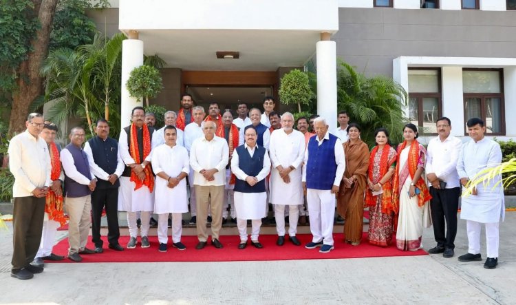 ગાંધીનગર : બનાસને  બે મંત્રીઓ આપવા માટે ભાજપ મજબૂર કે મજબૂત ? કોંગ્રેસના કયા નેતા ભાજપને ભારે પડ્યા ?