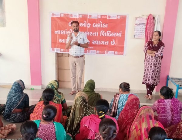 વિસનગર : નાણાંકીય સાક્ષરતા કેમ્પમાં મહિલાઓને સ્વનિર્ભર બનવા ની તાલીમ અપાઈ