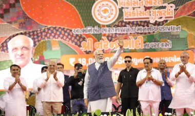 તસવીર બોલે છે / સુરત ખાતે PM મોદી ના  કાર્યક્રમમાં પાટીલ - સંઘવી  કેન્દ્રમાં જ્યારે પંચાલ ચર્ચાના કેન્દ્રમાં ?
